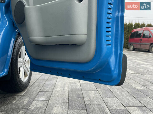 Синій Рено Трафік, об'ємом двигуна 2 л та пробігом 118 тис. км за 15200 $, фото 24 на Automoto.ua