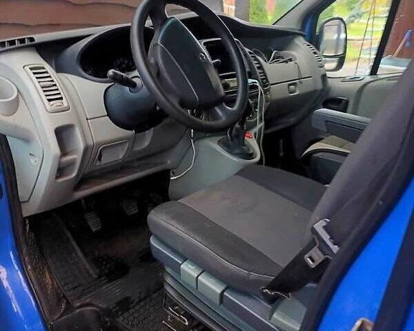 Синий Рено Трафик, объемом двигателя 2 л и пробегом 286 тыс. км за 10300 $, фото 2 на Automoto.ua