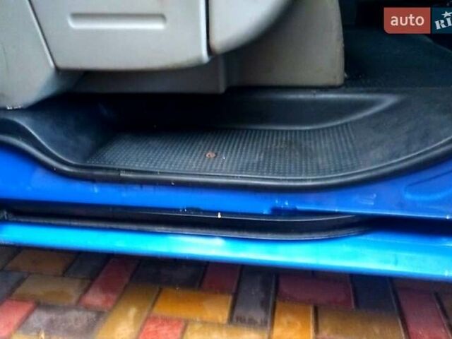 Синий Рено Трафик, объемом двигателя 2 л и пробегом 286 тыс. км за 10300 $, фото 3 на Automoto.ua