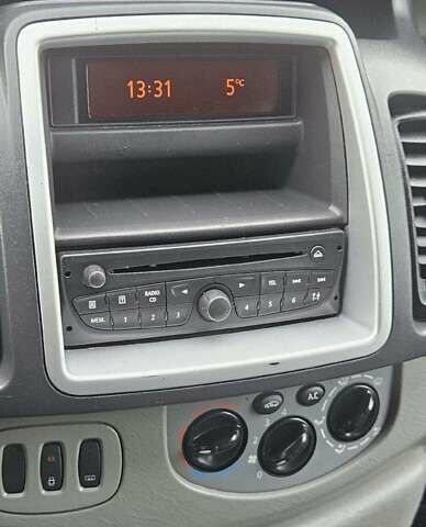 Синій Рено Трафік, об'ємом двигуна 2 л та пробігом 180 тис. км за 11000 $, фото 10 на Automoto.ua