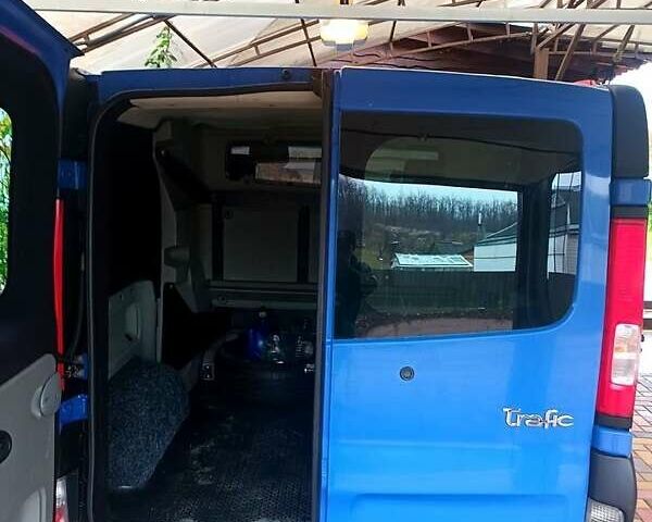 Синий Рено Трафик, объемом двигателя 2 л и пробегом 286 тыс. км за 10300 $, фото 6 на Automoto.ua