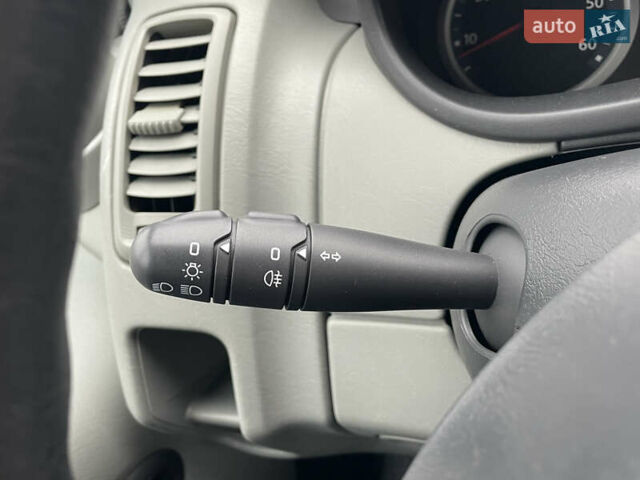 Синій Рено Трафік, об'ємом двигуна 2 л та пробігом 118 тис. км за 15200 $, фото 75 на Automoto.ua