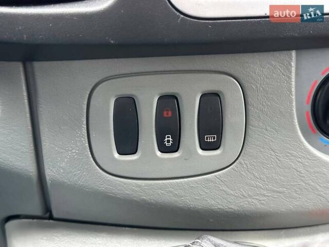 Синій Рено Трафік, об'ємом двигуна 2 л та пробігом 198 тис. км за 12990 $, фото 22 на Automoto.ua