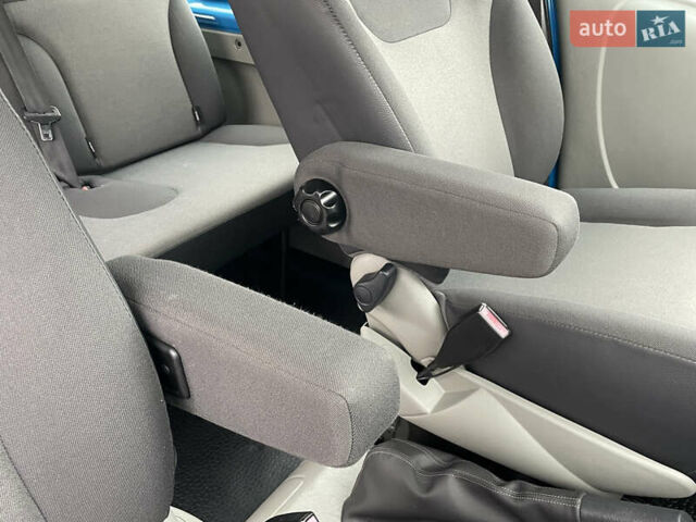 Синій Рено Трафік, об'ємом двигуна 2 л та пробігом 118 тис. км за 15200 $, фото 64 на Automoto.ua