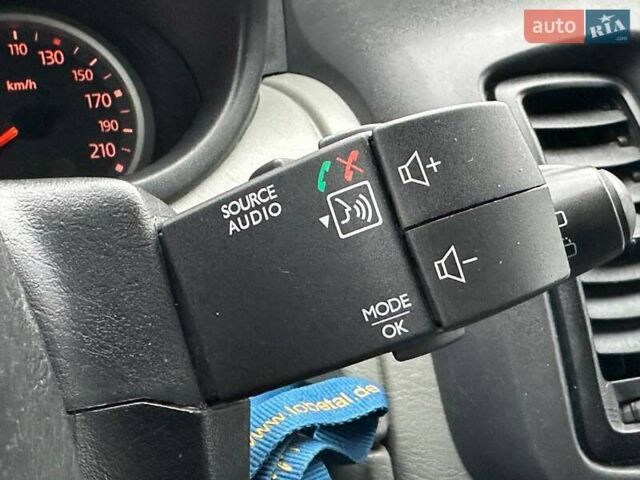 Синій Рено Трафік, об'ємом двигуна 2 л та пробігом 198 тис. км за 12990 $, фото 20 на Automoto.ua