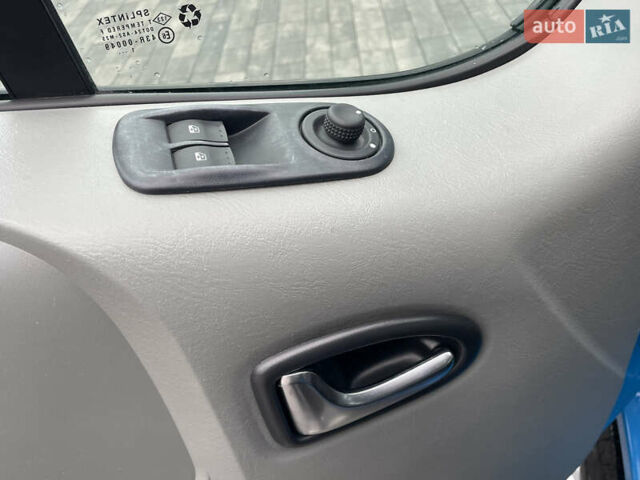 Синій Рено Трафік, об'ємом двигуна 2 л та пробігом 118 тис. км за 15200 $, фото 42 на Automoto.ua