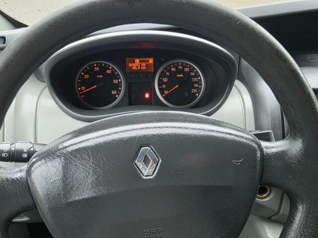 Синій Рено Трафік, об'ємом двигуна 2 л та пробігом 211 тис. км за 8600 $, фото 19 на Automoto.ua