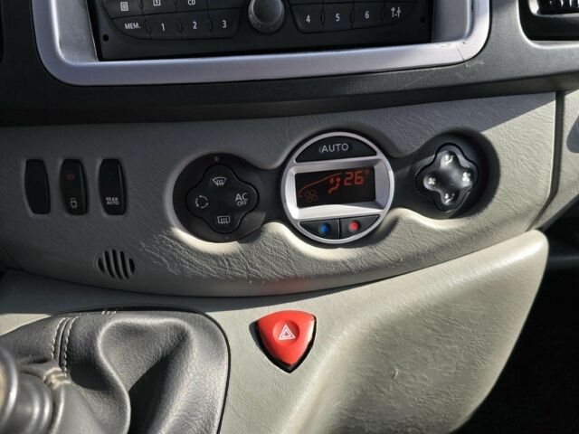 Синій Рено Трафік, об'ємом двигуна 2 л та пробігом 161 тис. км за 8200 $, фото 16 на Automoto.ua