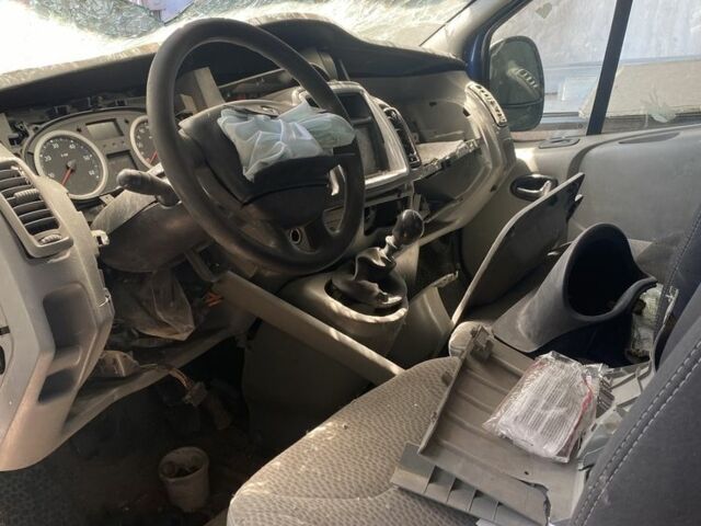 Синій Рено Трафік, об'ємом двигуна 2 л та пробігом 320 тис. км за 4500 $, фото 2 на Automoto.ua