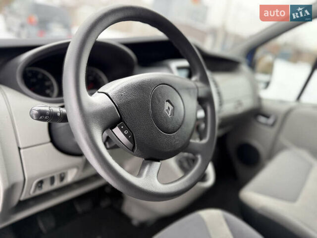 Синий Рено Трафик, объемом двигателя 2 л и пробегом 255 тыс. км за 13950 $, фото 14 на Automoto.ua