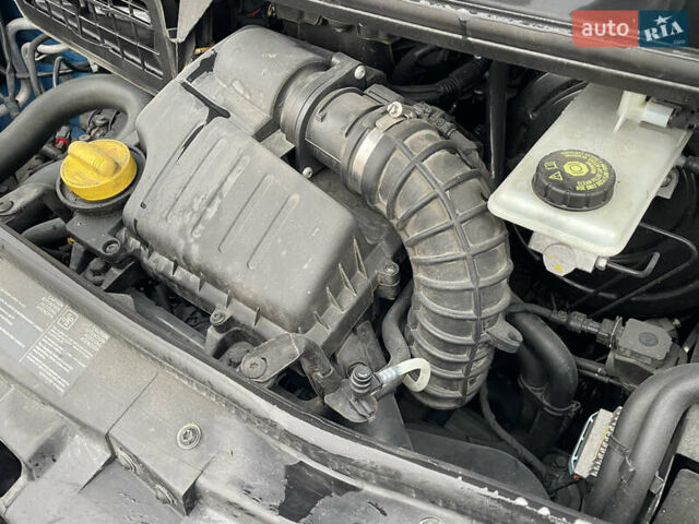 Синий Рено Трафик, объемом двигателя 2 л и пробегом 118 тыс. км за 14950 $, фото 50 на Automoto.ua