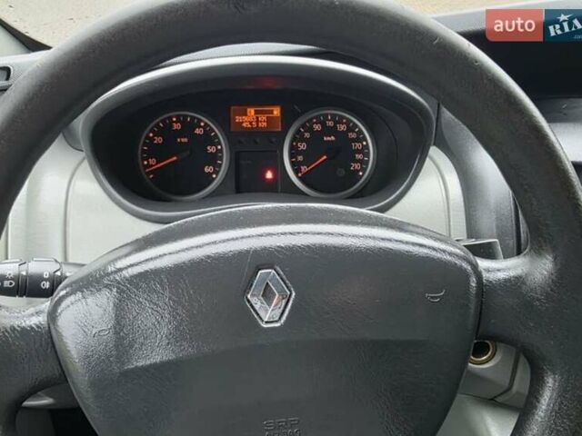 Синій Рено Трафік, об'ємом двигуна 2 л та пробігом 215 тис. км за 9800 $, фото 16 на Automoto.ua