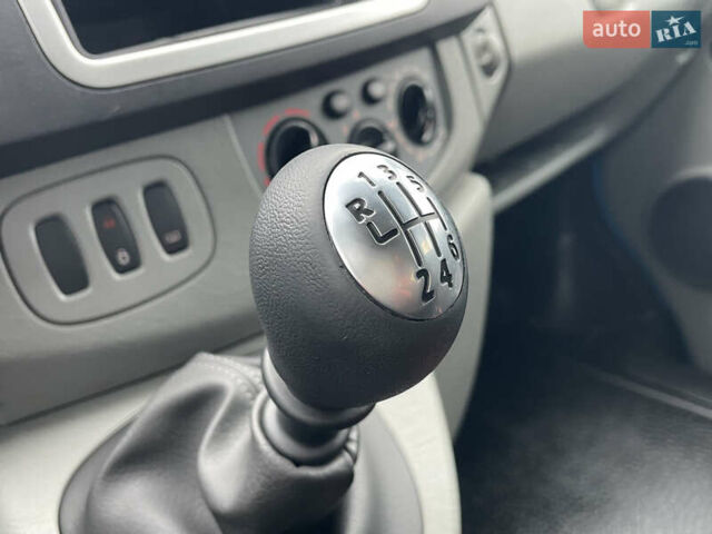 Синий Рено Трафик, объемом двигателя 2 л и пробегом 118 тыс. км за 14950 $, фото 70 на Automoto.ua