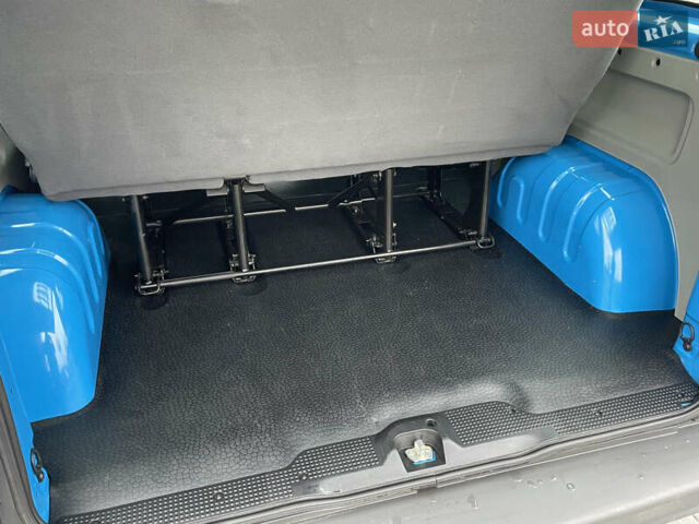 Синий Рено Трафик, объемом двигателя 2 л и пробегом 118 тыс. км за 14950 $, фото 34 на Automoto.ua