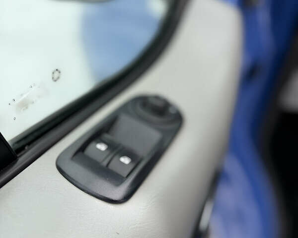 Синий Рено Трафик, объемом двигателя 2 л и пробегом 255 тыс. км за 13950 $, фото 13 на Automoto.ua