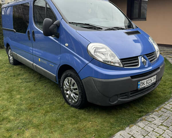 Синій Рено Трафік, об'ємом двигуна 2 л та пробігом 284 тис. км за 12500 $, фото 2 на Automoto.ua