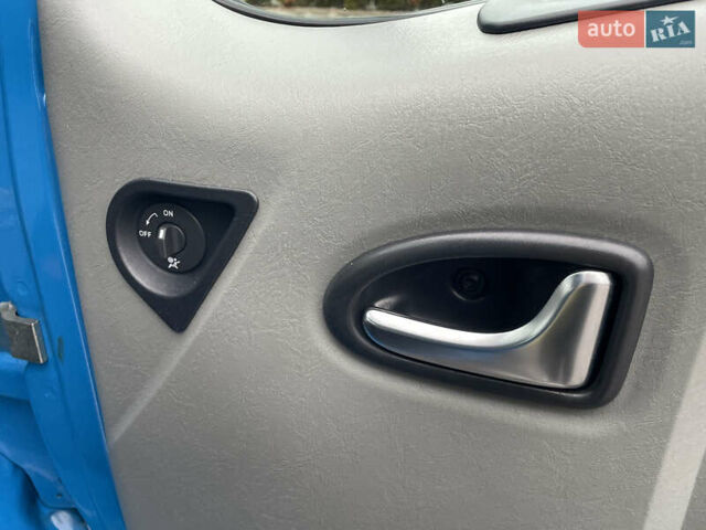 Синий Рено Трафик, объемом двигателя 2 л и пробегом 118 тыс. км за 14950 $, фото 16 на Automoto.ua