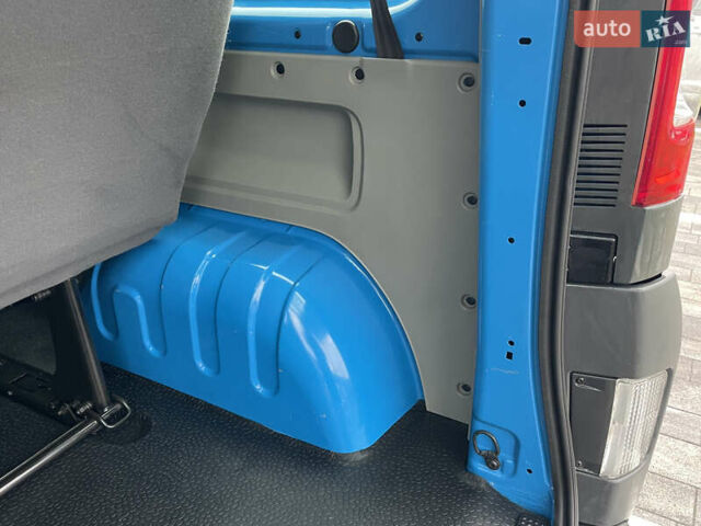 Синий Рено Трафик, объемом двигателя 2 л и пробегом 118 тыс. км за 14950 $, фото 33 на Automoto.ua