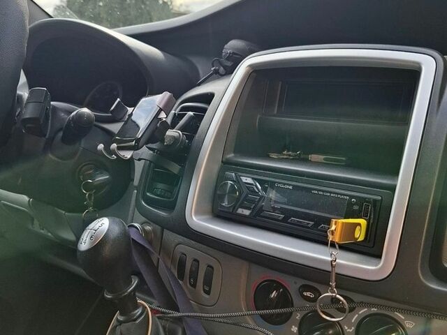 Синий Рено Трафик, объемом двигателя 2 л и пробегом 130 тыс. км за 15800 $, фото 7 на Automoto.ua