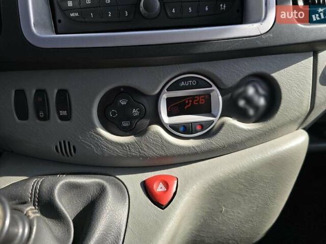 Рено Трафик 2012 в Хмельницком на Automoto.ua Синий Рено Трафик, объемом двигателя 2 л и пробегом 170 тыс. км за 11000 $, фото 2 на Automoto.ua