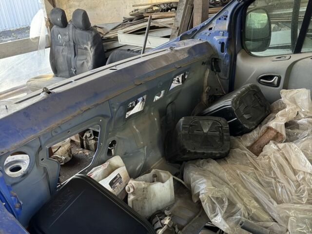 Синій Рено Трафік, об'ємом двигуна 2 л та пробігом 320 тис. км за 4500 $, фото 5 на Automoto.ua