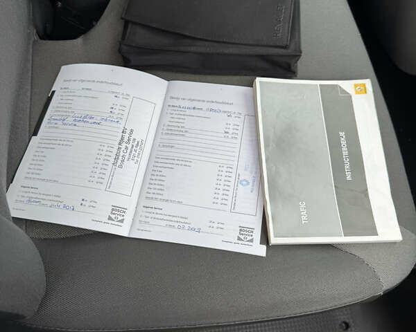 Синій Рено Трафік, об'ємом двигуна 2 л та пробігом 284 тис. км за 12500 $, фото 16 на Automoto.ua