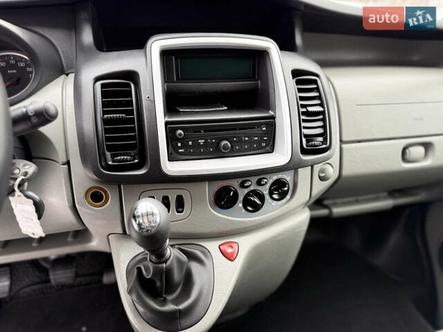 Синий Рено Трафик, объемом двигателя 2 л и пробегом 255 тыс. км за 13950 $, фото 16 на Automoto.ua