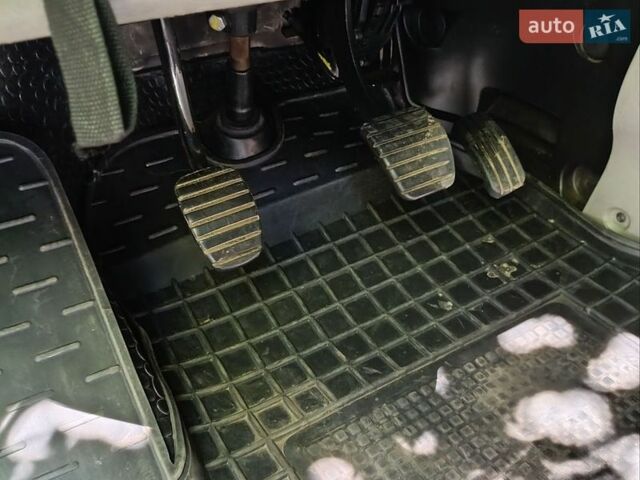 Синий Рено Трафик, объемом двигателя 2 л и пробегом 250 тыс. км за 8800 $, фото 15 на Automoto.ua