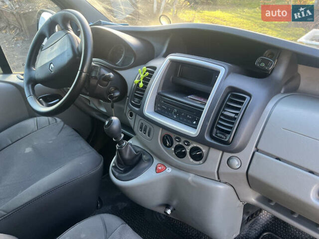 Синий Рено Трафик, объемом двигателя 2 л и пробегом 288 тыс. км за 12100 $, фото 1 на Automoto.ua