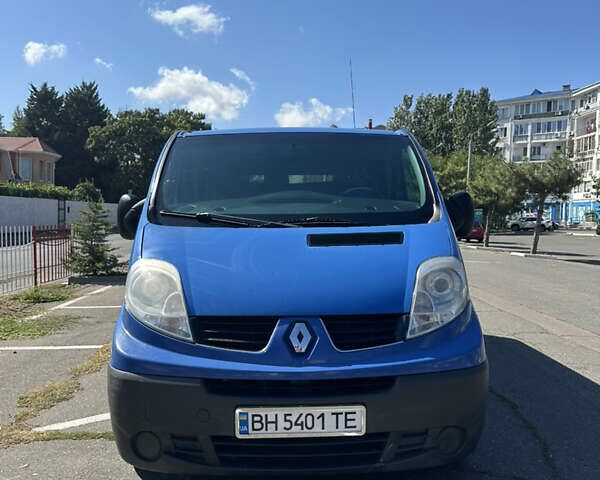 Синий Рено Трафик, объемом двигателя 2 л и пробегом 247 тыс. км за 12800 $, фото 1 на Automoto.ua