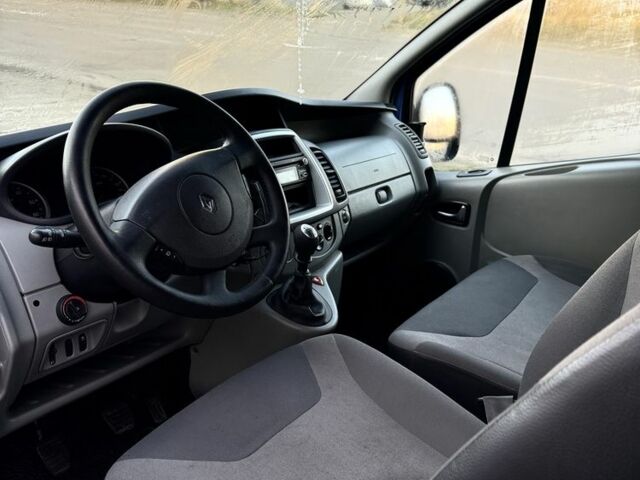 Синій Рено Трафік, об'ємом двигуна 2 л та пробігом 245 тис. км за 14500 $, фото 5 на Automoto.ua