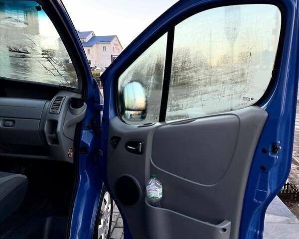 Синий Рено Трафик, объемом двигателя 2 л и пробегом 246 тыс. км за 13000 $, фото 6 на Automoto.ua
