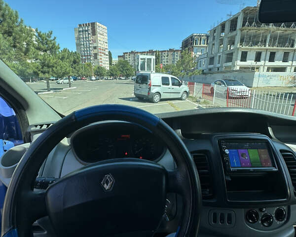 Синий Рено Трафик, объемом двигателя 2 л и пробегом 247 тыс. км за 12800 $, фото 7 на Automoto.ua