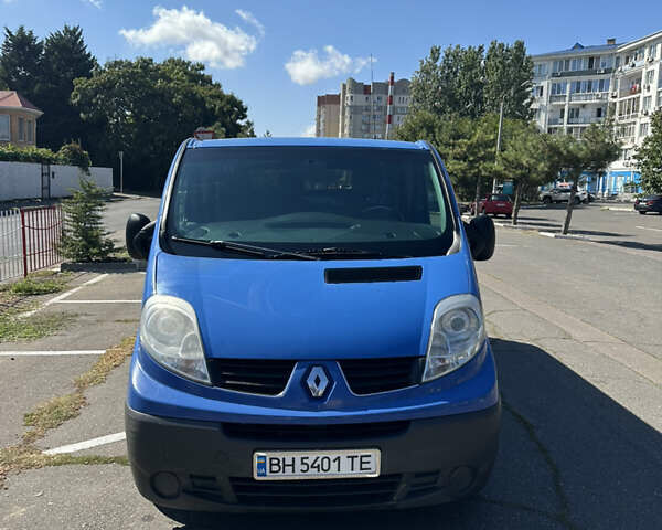 Синий Рено Трафик, объемом двигателя 2 л и пробегом 247 тыс. км за 12800 $, фото 3 на Automoto.ua