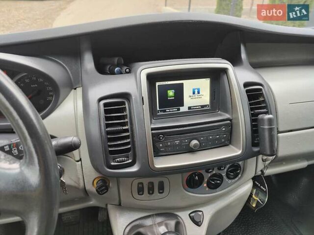 Синий Рено Трафик, объемом двигателя 2 л и пробегом 221 тыс. км за 13999 $, фото 2 на Automoto.ua