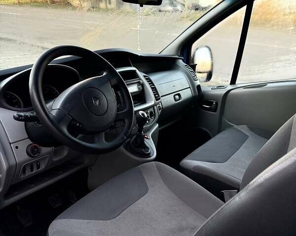 Синий Рено Трафик, объемом двигателя 2 л и пробегом 245 тыс. км за 14500 $, фото 4 на Automoto.ua