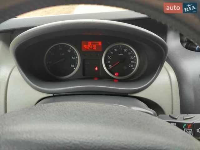 Синий Рено Трафик, объемом двигателя 2 л и пробегом 221 тыс. км за 13999 $, фото 13 на Automoto.ua