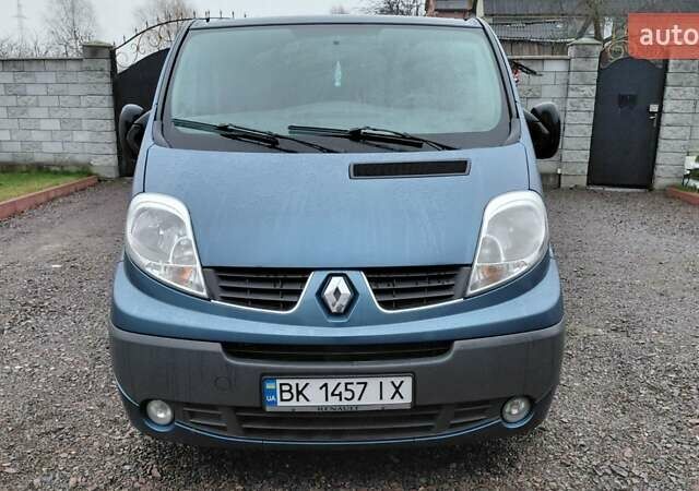 Синий Рено Трафик, объемом двигателя 2 л и пробегом 241 тыс. км за 14700 $, фото 2 на Automoto.ua