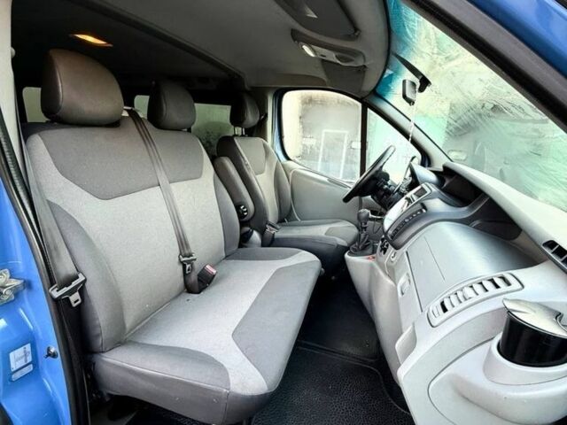 Синий Рено Трафик, объемом двигателя 2 л и пробегом 246 тыс. км за 13000 $, фото 6 на Automoto.ua