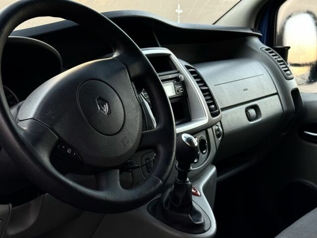 Синій Рено Трафік, об'ємом двигуна 2 л та пробігом 245 тис. км за 14500 $, фото 4 на Automoto.ua