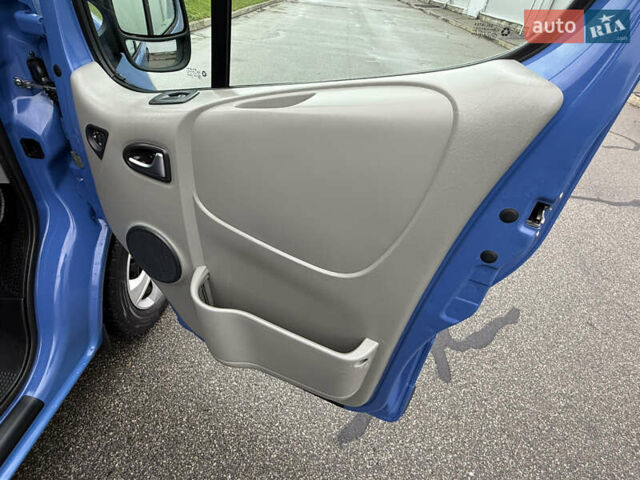 Синій Рено Трафік, об'ємом двигуна 2 л та пробігом 230 тис. км за 15800 $, фото 27 на Automoto.ua