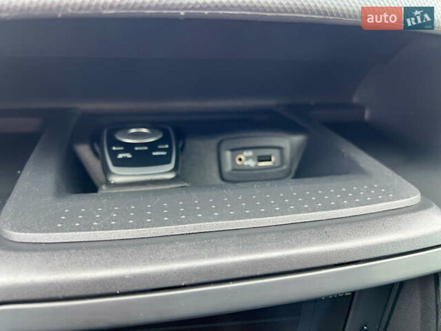 Синій Рено Трафік, об'ємом двигуна 2 л та пробігом 215 тис. км за 16899 $, фото 28 на Automoto.ua