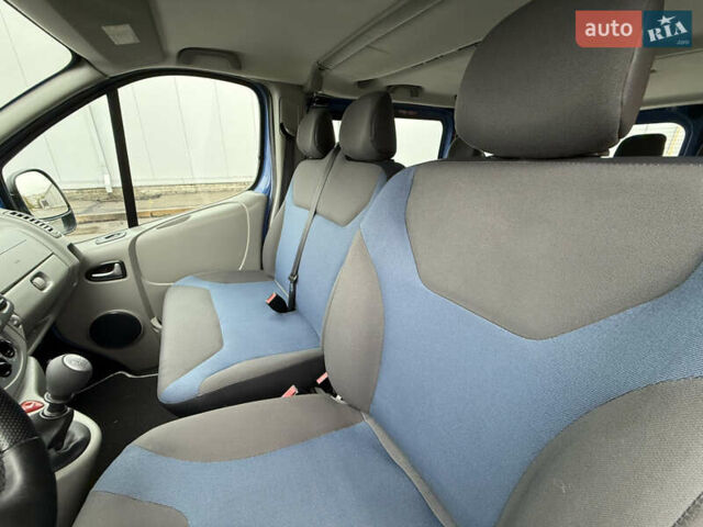 Синій Рено Трафік, об'ємом двигуна 2 л та пробігом 230 тис. км за 15800 $, фото 25 на Automoto.ua
