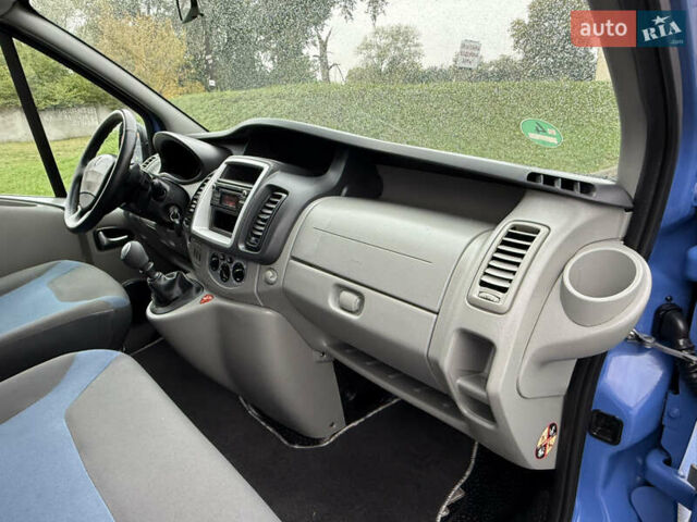 Синій Рено Трафік, об'ємом двигуна 2 л та пробігом 230 тис. км за 15800 $, фото 29 на Automoto.ua