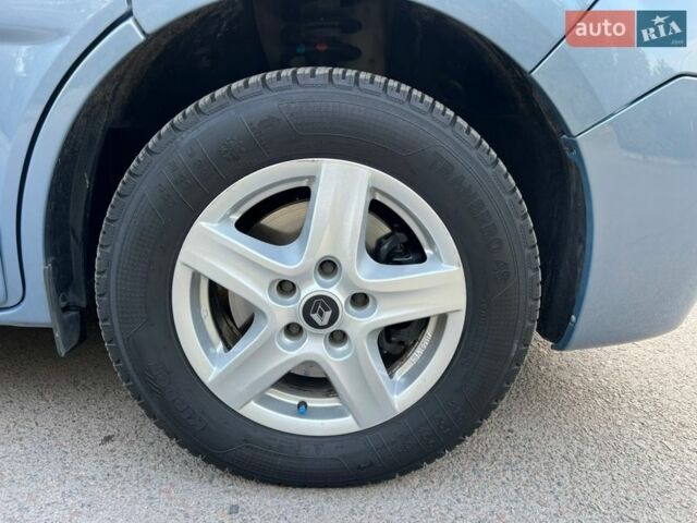 Синий Рено Трафик, объемом двигателя 2 л и пробегом 216 тыс. км за 16999 $, фото 7 на Automoto.ua