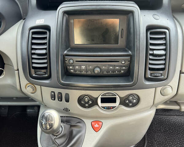 Синій Рено Трафік, об'ємом двигуна 2 л та пробігом 280 тис. км за 14900 $, фото 14 на Automoto.ua