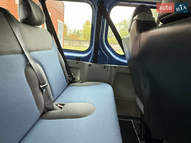 Синій Рено Трафік, об'ємом двигуна 2 л та пробігом 230 тис. км за 15800 $, фото 35 на Automoto.ua