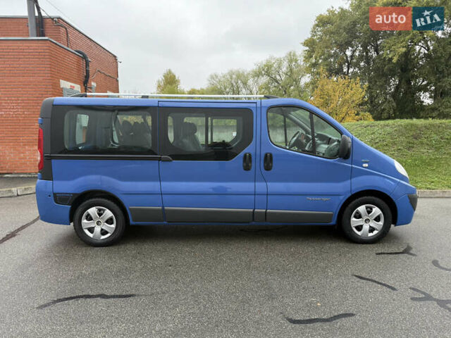 Синій Рено Трафік, об'ємом двигуна 2 л та пробігом 230 тис. км за 15800 $, фото 45 на Automoto.ua