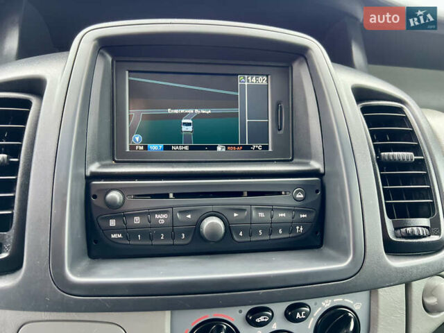 Синій Рено Трафік, об'ємом двигуна 2 л та пробігом 215 тис. км за 16850 $, фото 27 на Automoto.ua