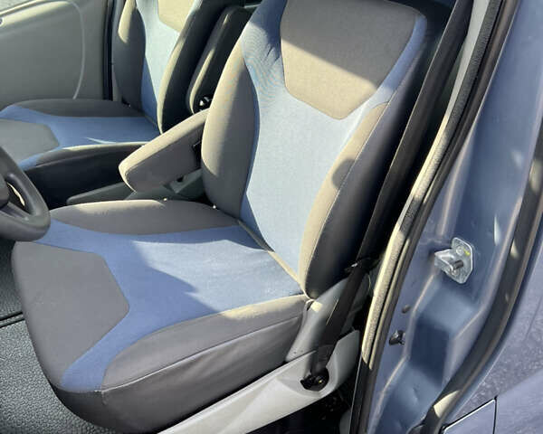 Синій Рено Трафік, об'ємом двигуна 2 л та пробігом 280 тис. км за 14900 $, фото 12 на Automoto.ua